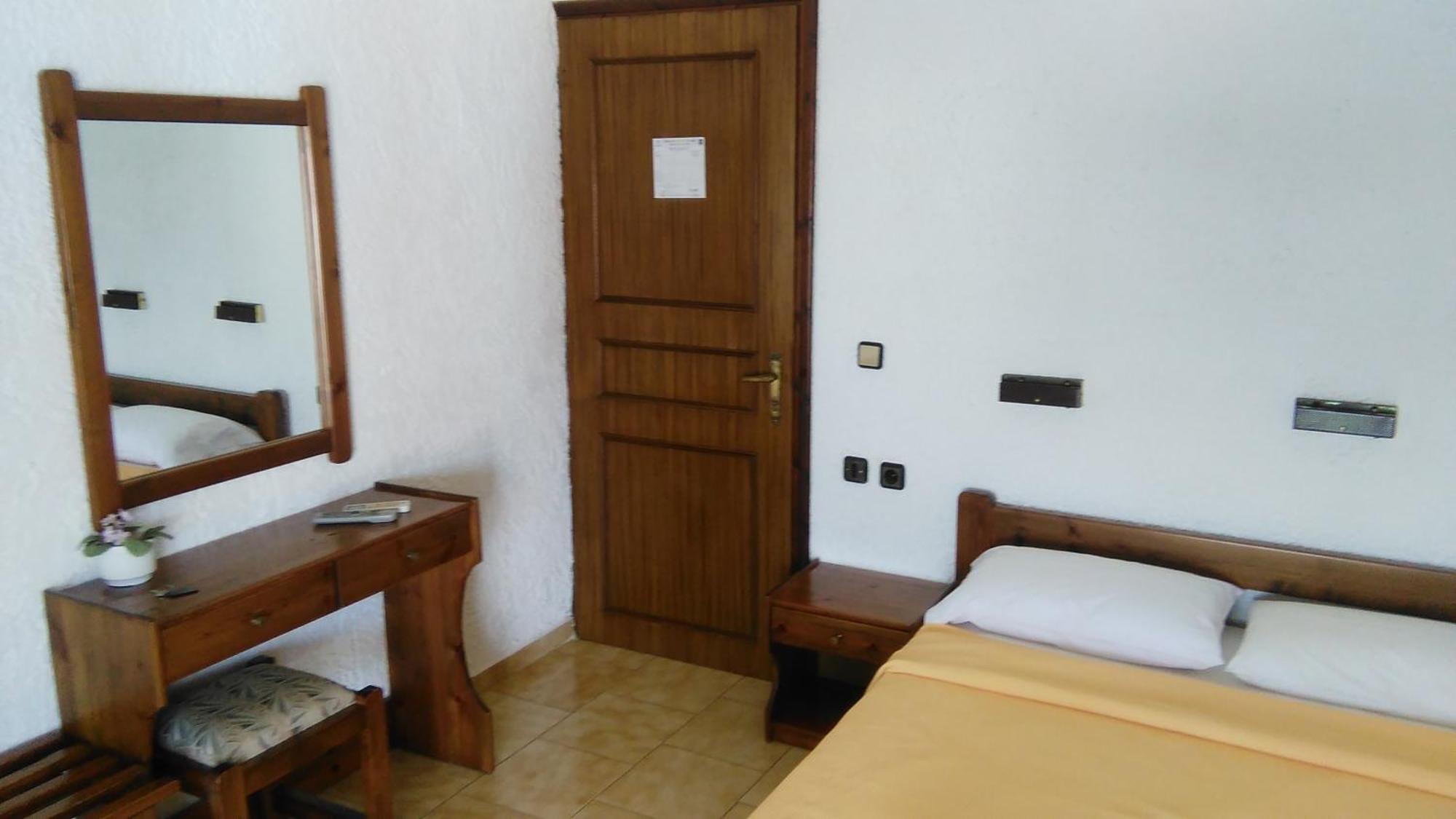 Hotel Lefkes Paralía Skotínis